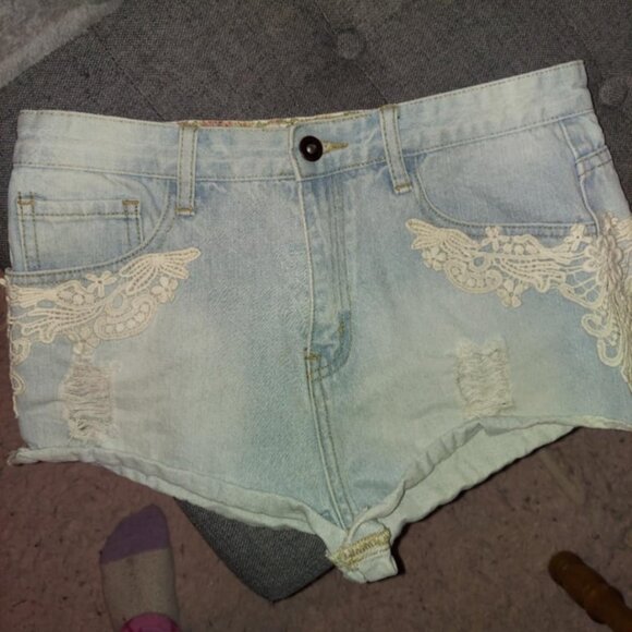 Lace overlay distressed high waist shorts - Picture 3 of 6